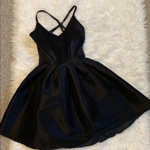 Black spaghetti crisscrossed back